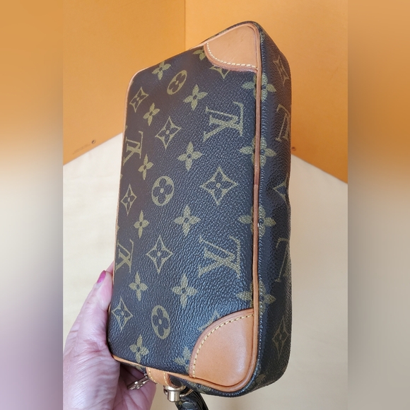 Louis Vuitton Marly Bandoliere Clutch - Picture 9 of 16